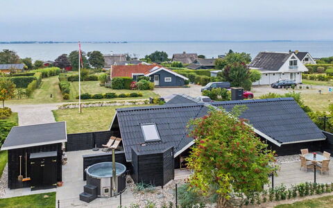 Kajsa - 150M from the Sea: Huis, Verblijf, Veranda, Siding, Boerderij, Outdoor Structuur