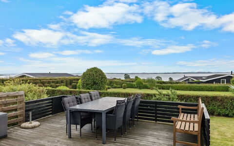 Dusine - 340M from the Sea: Dak, Huis, Huis, Verblijf, Deur, Siding, Landgoed, Gazon, Werf, Veranda