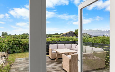 Dusine - 340M from the Sea: Dak, Huis, Huis, Verblijf, Deur, Siding, Landgoed, Gazon, Werf, Veranda