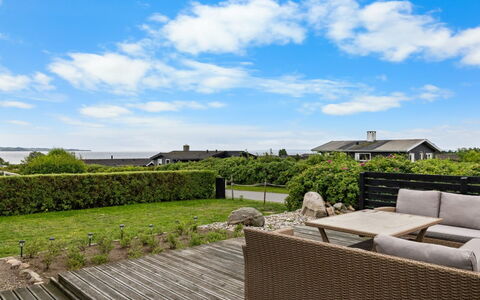 Dusine - 340M from the Sea: Dak, Huis, Huis, Verblijf, Deur, Siding, Landgoed, Gazon, Werf, Veranda