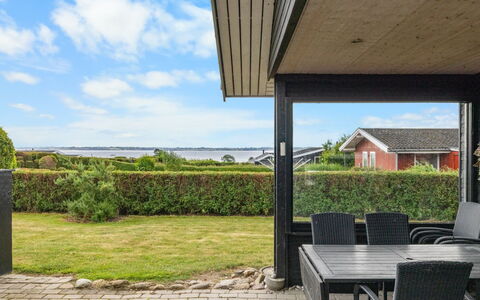 Dusine - 340M from the Sea: Dak, Huis, Huis, Verblijf, Deur, Siding, Landgoed, Gazon, Werf, Veranda