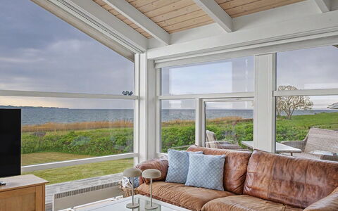 Imelda - 75M from the Sea: Interieur Ontwerp, Hout, Plafond, Flooring, Meubilair, Verdieping, Bankstel, Woonkamer, Verlichting, Kamer