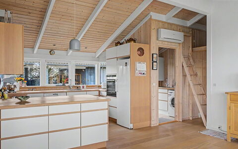 Imelda - 75M from the Sea: Flooring, Hout, Interieur Ontwerp, Plafond, Verdieping, Meubilair, Keuken, Houten Vloer, Lichte Inrichting, Cabinetry