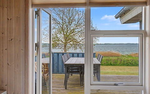 Imelda - 75M from the Sea: Hout, Verdieping, Hardwood, Houten Vloer, Plank, Zee, Beits, Dek, Oceaan, Glas
