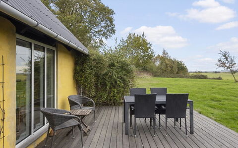 Verene - 725M from the Sea: Woongebied, Struik, Huis, Huis, Tuin, Landgoed, Schaduw, Landscaping, Gazon