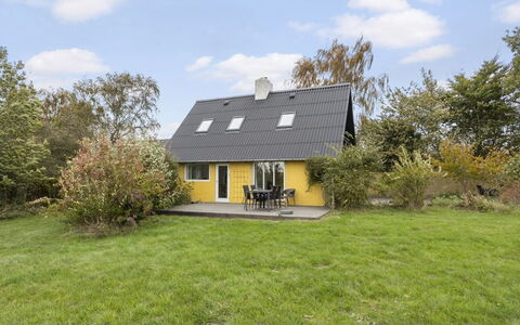 Verene - 725M from the Sea: Woongebied, Struik, Huis, Huis, Tuin, Landgoed, Schaduw, Landscaping, Gazon