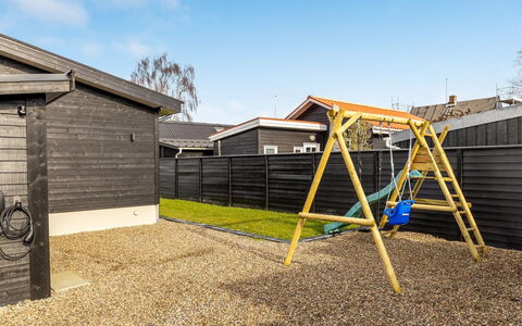 Angelita - 50M from the Sea: Dak, Huis, Huis, Verblijf, Deur, Siding, Landgoed, Gazon, Werf, Veranda