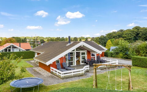 Thorben - 350M from the Sea: Dak, Huis, Huis, Verblijf, Deur, Siding, Landgoed, Gazon, Werf, Veranda