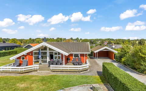 Thorben - 350M from the Sea: Dak, Huis, Huis, Verblijf, Deur, Siding, Landgoed, Gazon, Werf, Veranda