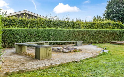 Thorben - 350M from the Sea: Dak, Huis, Huis, Verblijf, Deur, Siding, Landgoed, Gazon, Werf, Veranda
