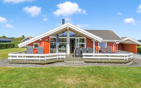 Thorben - 350M from the Sea: Dak, Huis, Huis, Verblijf, Deur, Siding, Landgoed, Gazon, Werf, Veranda