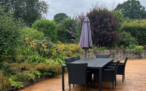 Fenno - 800M from the Sea: Hout, Dak, Huis, Huis, Architectuur, Siding, Land Lot, Verblijf, Schuur, Garden Gebouwen