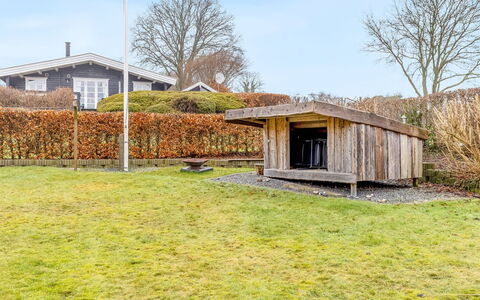 Fenno - 800M from the Sea: Hout, Dak, Huis, Huis, Architectuur, Siding, Land Lot, Verblijf, Schuur, Garden Gebouwen