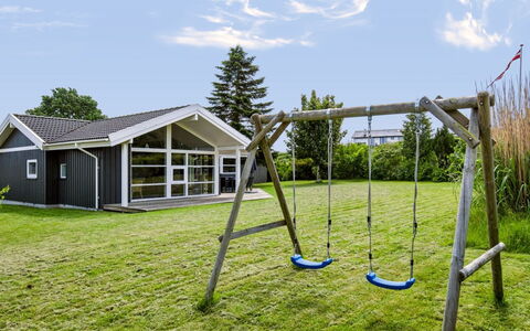Hedvig - 500M from the Sea: Schaduw, Gazon, Tuin, Garden Gebouwen, Werf, Landscaping, Outdoor Structuur, Siding, Schuur, Backyard