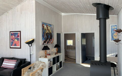 Hedvig - 500M from the Sea: Interieur Ontwerp, Flooring, Plafond, Verdieping, Meubilair, Verlichting, Lichte Inrichting, Kamer, Woonkamer, Huis