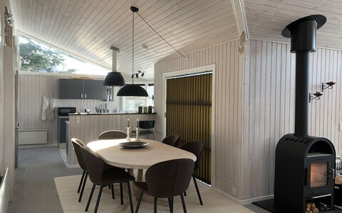 Hedvig - 500M from the Sea: Hout, Plafond, Interieur Ontwerp, Flooring, Verdieping, Lichte Inrichting, Kamer, Meubilair, Woonkamer, Huishoudapparatuur