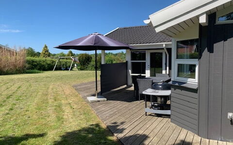 Hedvig - 500M from the Sea: Huis, Dak, Schaduw, Verblijf, Siding, Buitenmeubels, Gazon, Werf, Garden Gebouwen, Veranda