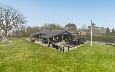 Jurgis - 300M from the Sea: Meubilair, Buitenmeubels, Tableware, Tafel, Drinkware, Stoel, Buitentafel, Voedsel, Fles