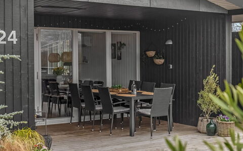 Jurgis - 300M from the Sea: Meubilair, Buitenmeubels, Tableware, Tafel, Drinkware, Stoel, Buitentafel, Voedsel, Fles