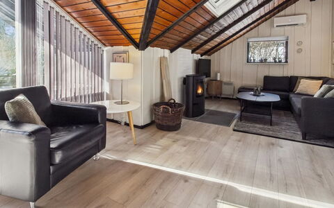 Sölvy - 30Km from the Sea: Meubilair, Interieur Ontwerp, Flooring, Verdieping, Hout, Plafond, Bankstel, Houten Vloer, Woonkamer, Verlichting