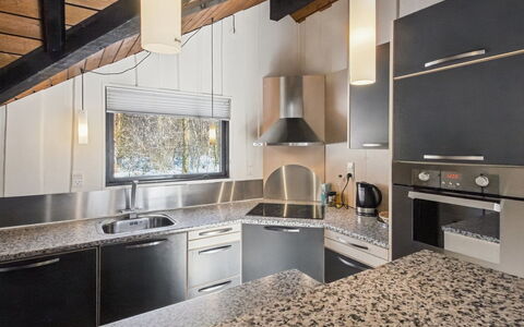 Sölvy - 30Km from the Sea: Keuken, Countertop, Interieur Ontwerp, Toestel Van De Keuken, Major Appliance, Plafond, Flooring, Lichte Inrichting, Cabinetry, Gootsteen