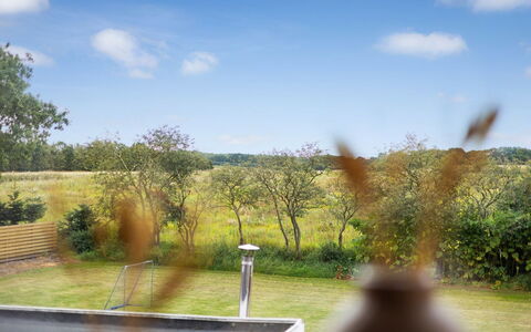 Grimi - 36Km from the Sea: Blauw, Struik, Verblijf, Groundcover, Tuin, Landgoed, Schaduw, Landscaping, Boerderij, Eco Hotel