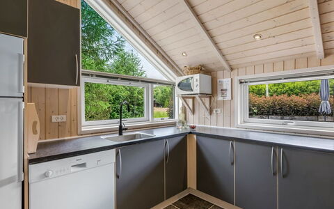 Ljuba - 40Km from the Sea: Hout, Keuken, Plafond, Interieur Ontwerp, Flooring, Huis, Countertop, Beits, Hardwood, Loodgieterswerkinrichting