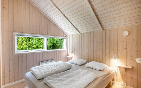 Ljuba - 40Km from the Sea: Hout, Plafond, Interieur Ontwerp, Slaapkamer, Huis, Kamer, Bed, Bedding, Hardwood, Lichte Inrichting