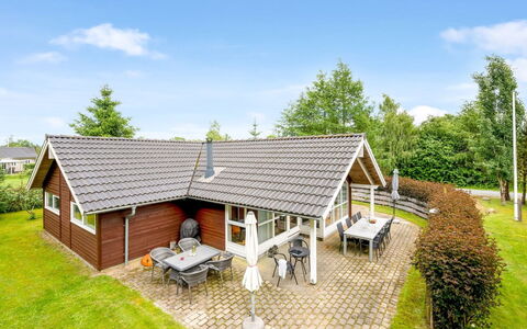 Ljuba - 40Km from the Sea: Huis, Dak, Huis, Verblijf, Gazon, Tuin, Landgoed, Werf, Boerderij, Oprit