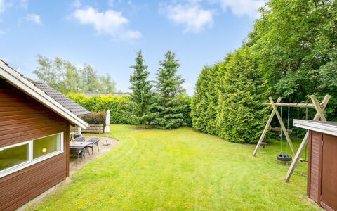 Ljuba - 40Km from the Sea: Struik, Tuin, Land Lot, Gazon, Verblijf, Landscaping, Werf, Boerderij, Landgoed, Schaduw
