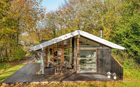 Esbern - 3.7Km from the Sea: Meubilair, Buitenmeubels, Tableware, Tafel, Drinkware, Stoel, Buitentafel, Voedsel, Fles