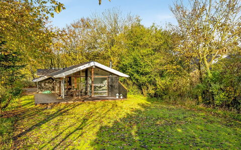 Esbern - 3.7Km from the Sea: Meubilair, Buitenmeubels, Tableware, Tafel, Drinkware, Stoel, Buitentafel, Voedsel, Fles