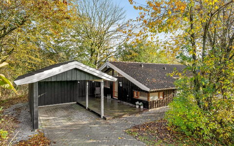 Esbern - 3.7Km from the Sea: Meubilair, Buitenmeubels, Tableware, Tafel, Drinkware, Stoel, Buitentafel, Voedsel, Fles