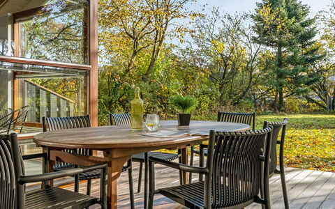 Esbern - 3.7Km from the Sea: Meubilair, Buitenmeubels, Tableware, Tafel, Drinkware, Stoel, Buitentafel, Voedsel, Fles