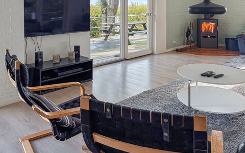 Aave - 5Km from the Sea: Meubilair, Flooring, Interieur Ontwerp, Verdieping, Hout, Stoel, Woonkamer, Houten Vloer, Verlichting, Kamer