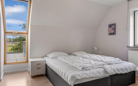 Aave - 5Km from the Sea: Bed, Slaapkamer, Interieur Ontwerp, Flooring, Verdieping, Hout, Meubilair, Bedding, Houten Vloer, Laken