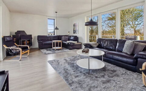 Aave - 5Km from the Sea: Hout, Huis, Meubilair, Plafond, Verblijf, Woonkamer, Hardwood, Stoel, Houten Vloer