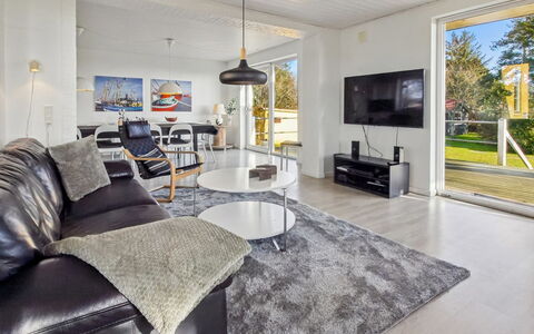 Aave - 5Km from the Sea: Hout, Huis, Meubilair, Plafond, Verblijf, Woonkamer, Hardwood, Stoel, Houten Vloer