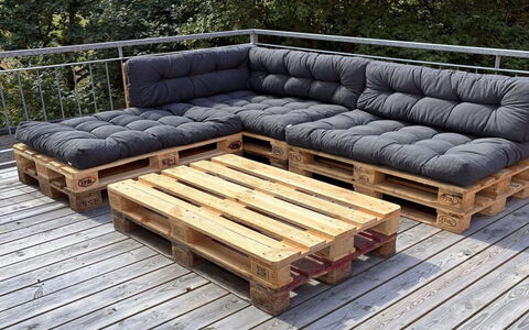 Aave - 5Km from the Sea: Hout, Meubilair, Buitenmeubels, Verdieping, Flooring, Kussen, Bankstel, Hardwood, Beits