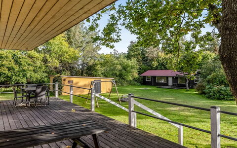 Aave - 5Km from the Sea: Hout, Veranda, Land Lot, Hardwood, Verblijf, Tuin, Schaduw, Beits, Dek, Plank
