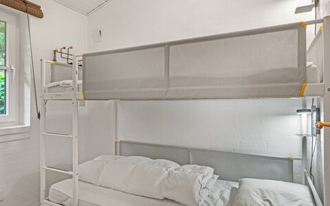Tabetha - 24Km from the Sea: Stapelbed, Interieur Ontwerp, Verdieping, Bed, Slaapkamer, Flooring, Verlichting, Meubilair, Bed Frame, Herberg