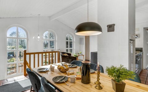 Tabetha - 24Km from the Sea: Meubilair, Buitenmeubels, Tableware, Tafel, Drinkware, Stoel, Buitentafel, Voedsel, Fles