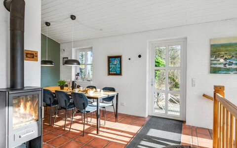 Tabetha - 24Km from the Sea: Meubilair, Buitenmeubels, Tableware, Tafel, Drinkware, Stoel, Buitentafel, Voedsel, Fles