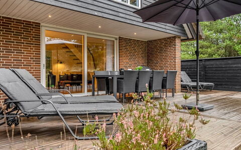 Thomine - 1.5Km from the Sea: Meubilair, Buitenmeubels, Tableware, Tafel, Drinkware, Stoel, Buitentafel, Voedsel, Fles