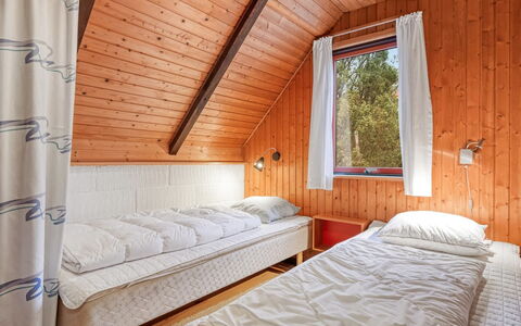 Erhardt - 2Km from the Sea: Hout, Huis, Plafond, Beits, Hardwood, Slaapkamer, Verblijf, Blokhut, Bed, Plank