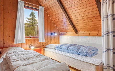 Erhardt - 2Km from the Sea: Hout, Huis, Verblijf, Slaapkamer, Blokhut, Bed, Hardwood, Bedding, Beits, Winter