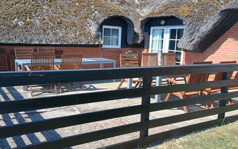 Eweline - 700M from the Sea: Hek, Leuning, Home Schermen, Plank, Boerderij