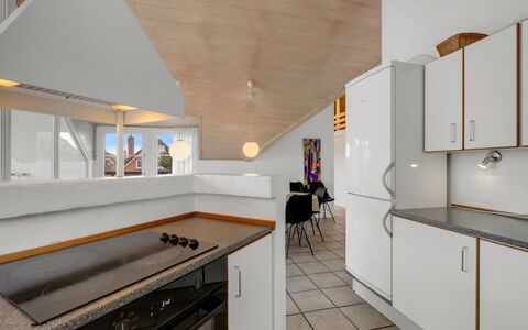 Eweline - 700M from the Sea: Flooring, Keuken, Interieur Ontwerp, Verdieping, Hout, Plafond, Countertop, Meubilair, Kamer, Lichte Inrichting