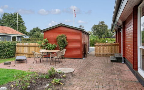 Ater - 220M from the Sea: Meubilair, Buitenmeubels, Tableware, Tafel, Drinkware, Stoel, Buitentafel, Voedsel, Fles