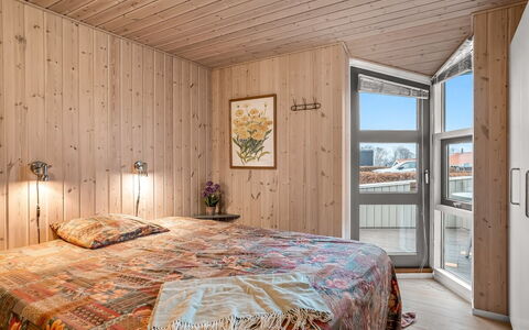 Lien - 100M from the Sea: Hout, Plafond, Interieur Ontwerp, Kamer, Verdieping, Huis, Appartement, Hardwood, Beits, Lichte Inrichting